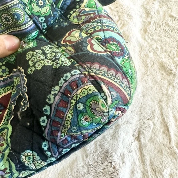 VERA BRADLEY BAG. - Picture 9 of 10